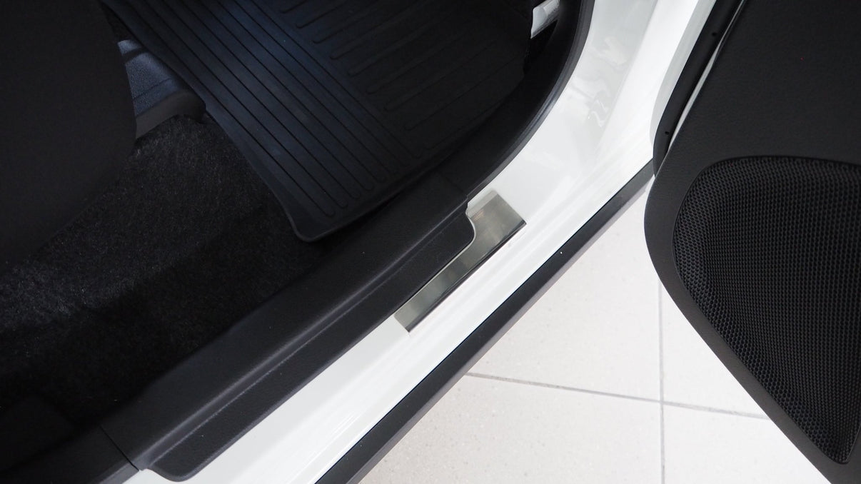 Sill Protector Suzuki Ignis III 2017+ – Rustfrit stål Alu-Frost – Nærbillede detaljer | Alu-Frost