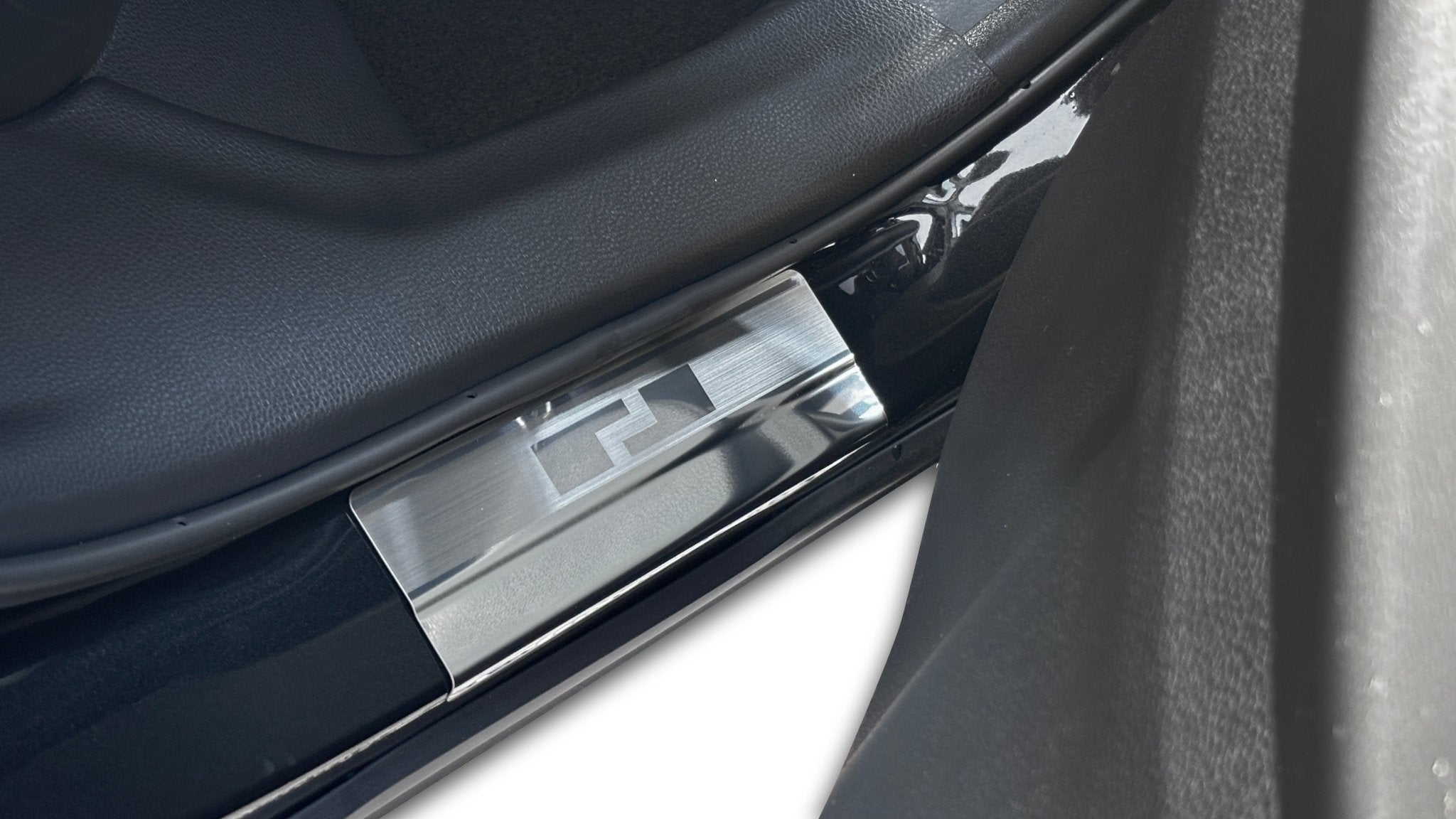 Sill Protector Toyota C-HR II 2023+ - Rustfrit stål Alu-Frost - nærbillede detaljer | Alu-Frost