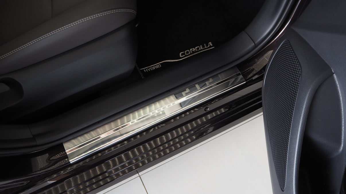 Tærskelbeskyttelse til Toyota Corolla XII 4D/Kombi/Swace 2019+ - 4-pak stål Alu-Frost - produktbillede forfra | Alu-Frost