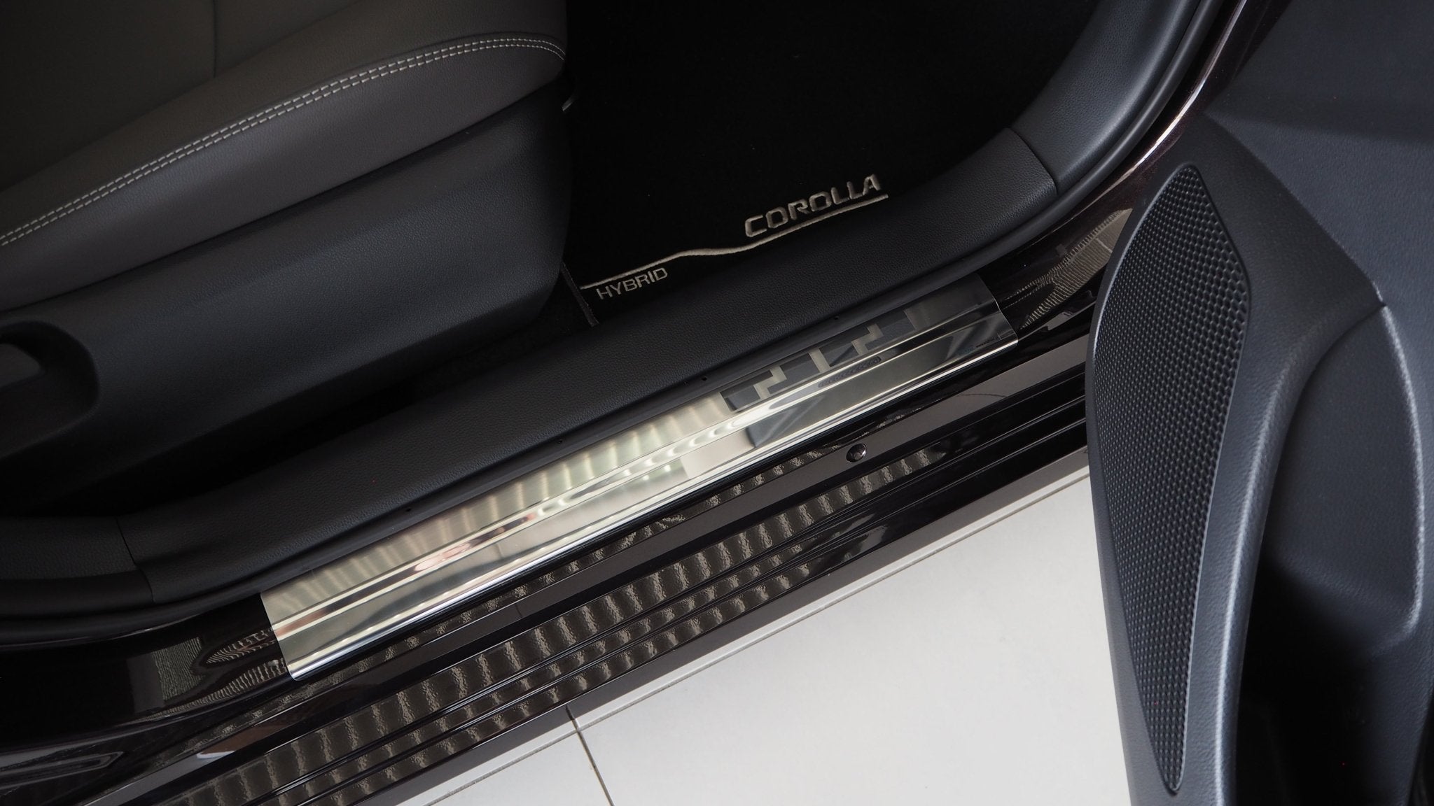 Tærskelbeskyttelse til Toyota Corolla XII 4D/Kombi/Swace 2019+ - 4-pak stål Alu-Frost - produktbillede forfra | Alu-Frost