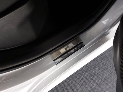 Brøndbeskyttere til Toyota Yaris IV 5D/Yaris Cross/Mazda 2 Hybrid 2020+ - 4-pak rustfrit stål Alu-Frost - Nærbillede detaljer