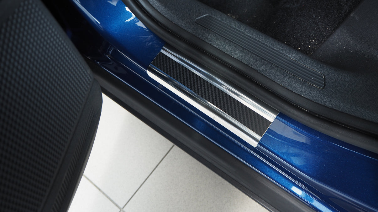 Tröskelskydd till Volkswagen T-Cross 2019–2023 – Kolfiber-look