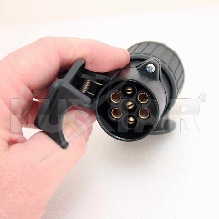 sidebillede, der viser profil og design af Adapter 13 – 7 POL 12V LED – Xenon king