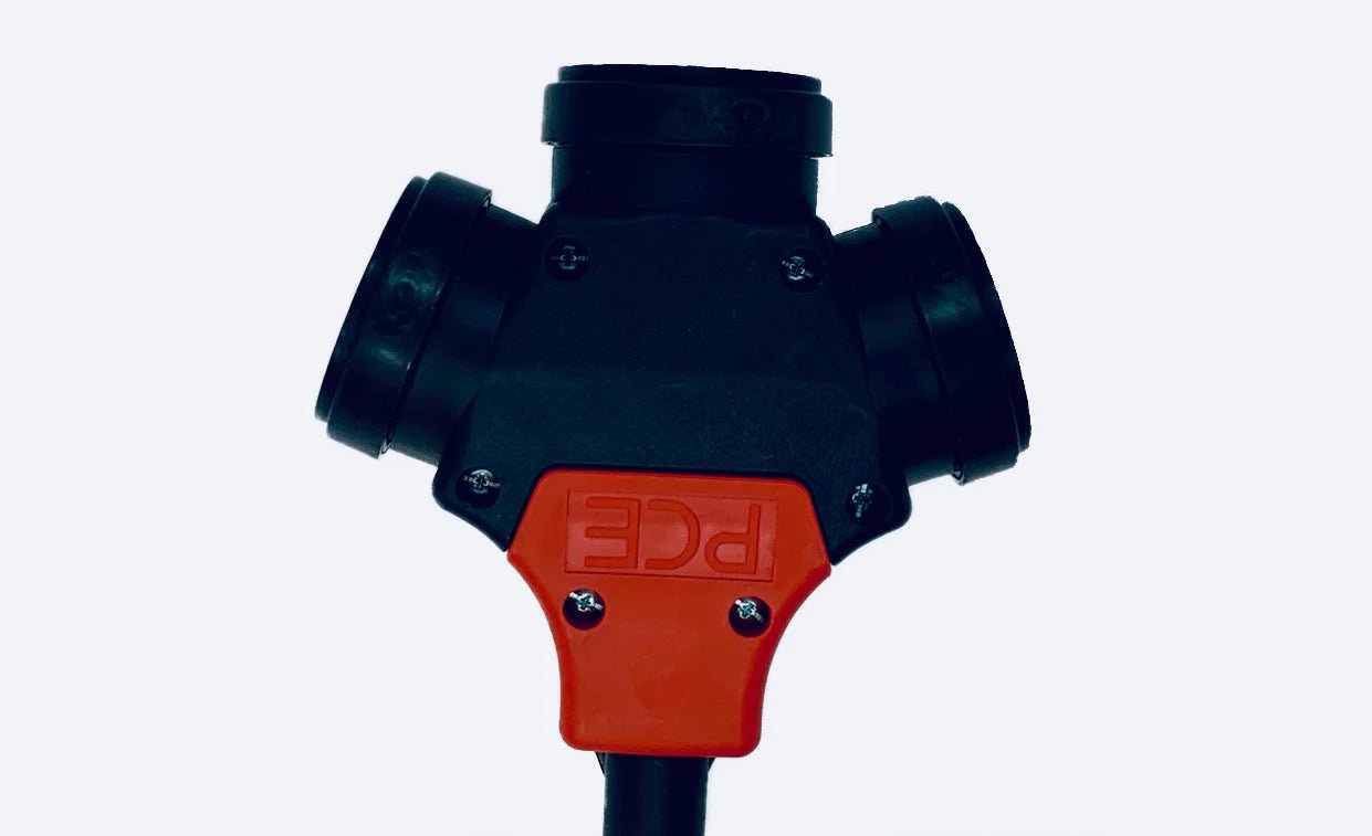 billede, der viser brug af Adapter Type 2 til 3x Schuko – 230V 16A IP44 Mode 3 – Evconnect – Evconnect