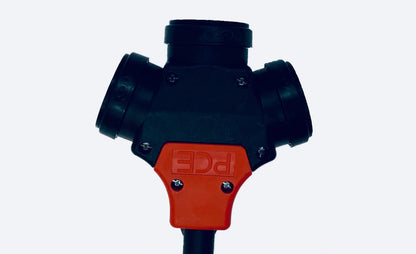 billede, der viser brug af Adapter Type 2 til 3x Schuko – 230V 16A IP44 Mode 3 – Evconnect – Evconnect