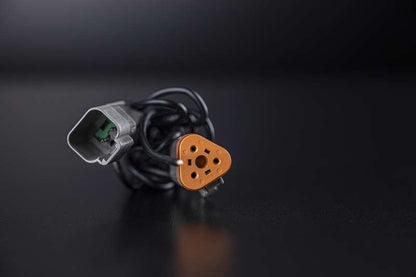 nærbillede af detaljer og materialer af adapterkabel DT-3 til DT-2 500 mm strenge – Strands Lighting Division