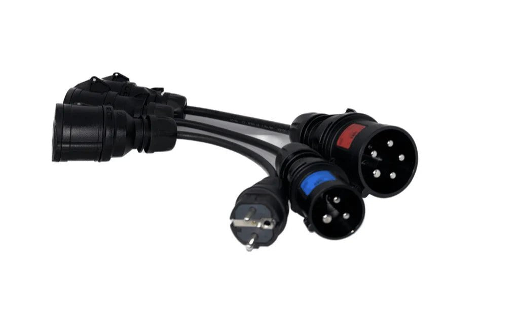 produktbillede forfra, der viser Adapterset Mode 2 CEE 16A 3-faset til Schuko/CEE 32A – Evconnect – Evconnect