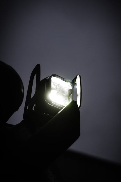 nærbillede af detaljer og materialer af Arbejdslys SQR 3” 3500lm Flood Double Flash, OZZ Lights – OZZ