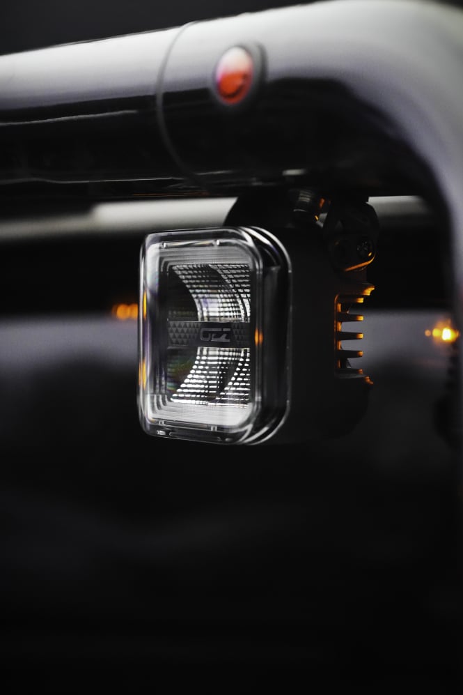ekstra visning, der viser funktionerne i arbejdslys SQR 3” 3500lm Flood Double Flash, OZZ Lights – OZZ