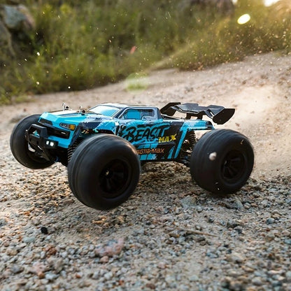 BEAST MAX RC bil 70 km/t - 4WD radiostyret terrængående bil med børsteløs motor - i brug | Carlevel