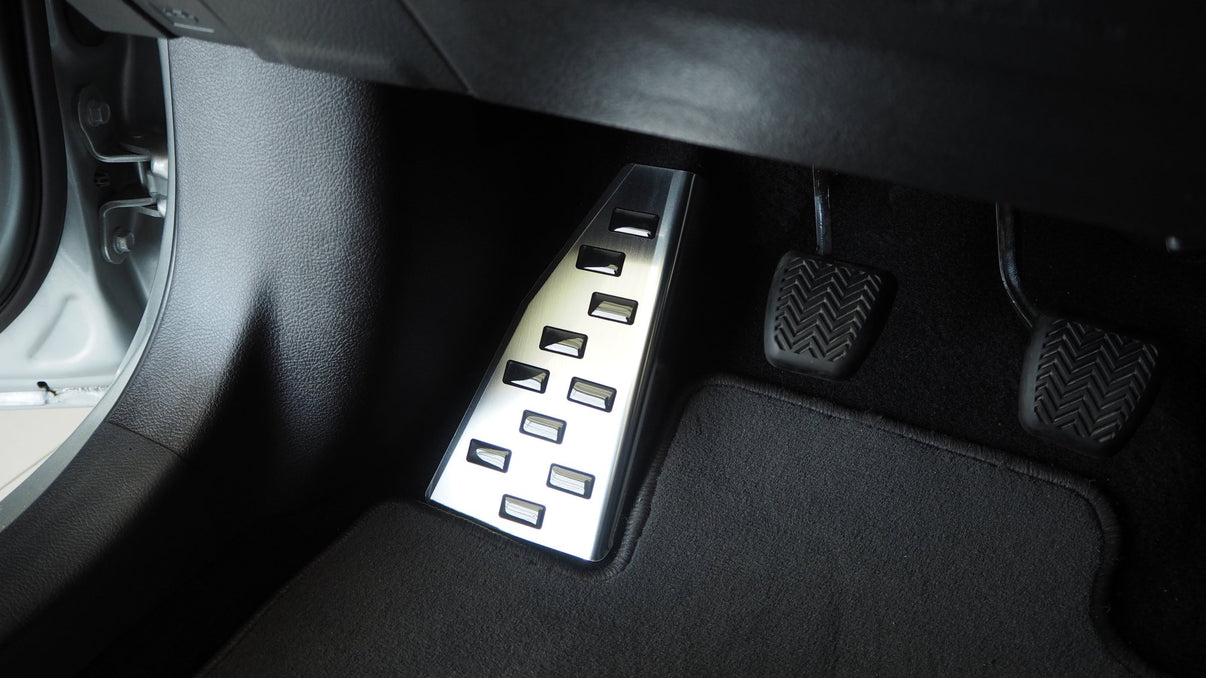 Fodstøtte venstre stål/sort polyurethan Auris II 5D 2013–2019 - Carlevel - 
