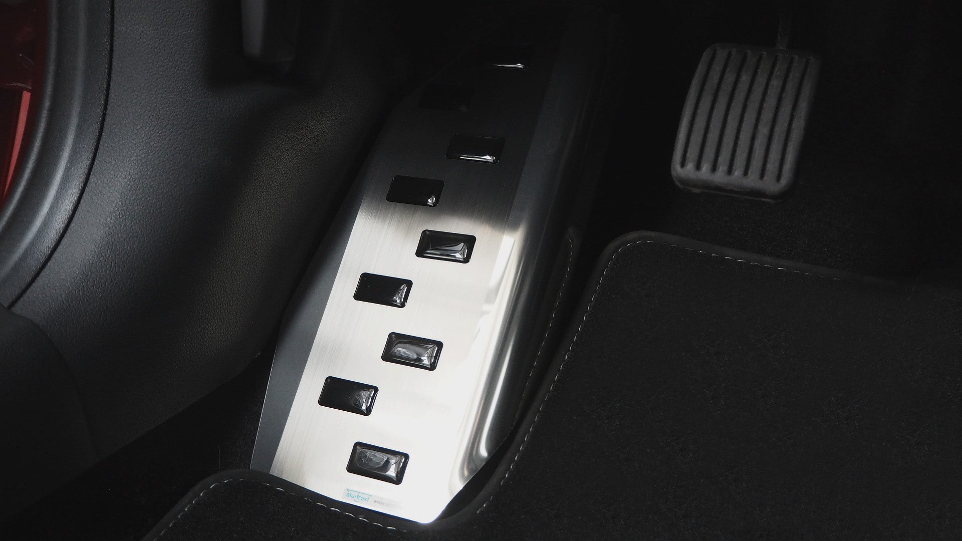Fodstøtte venstre stål/sort polyurethan Hyundai i10 III 2020+ - Carlevel - 