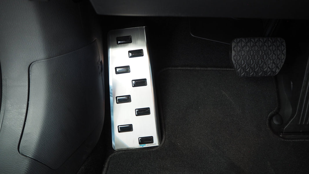Fodstøtte venstre stål/sort polyurethan Mazda 6 III 2013–2024 - Carlevel - 