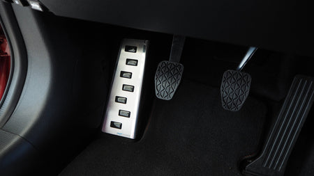 Fodstøtte venstre stål/sort polyurethan Mazda CX - 3 2015–2022 - Carlevel - 