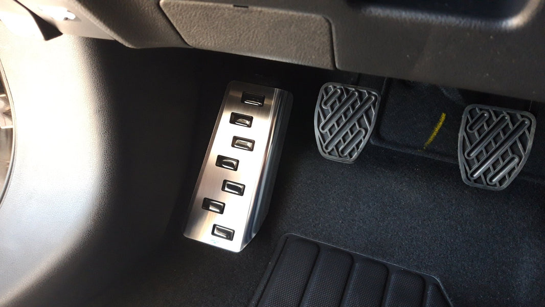 Fodstøtte venstre stål/sort polyurethan Nissan Juke I 2010–2019 - Carlevel - 