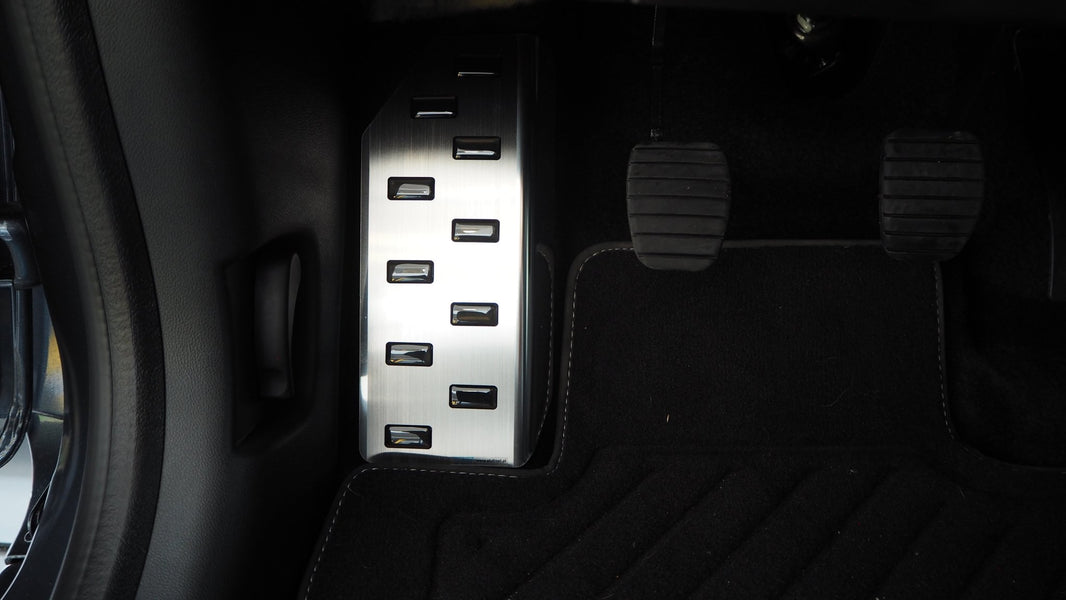Fodstøtte venstre stål/sort polyurethan Renault Clio III/IV 2005–2012 - Carlevel - 