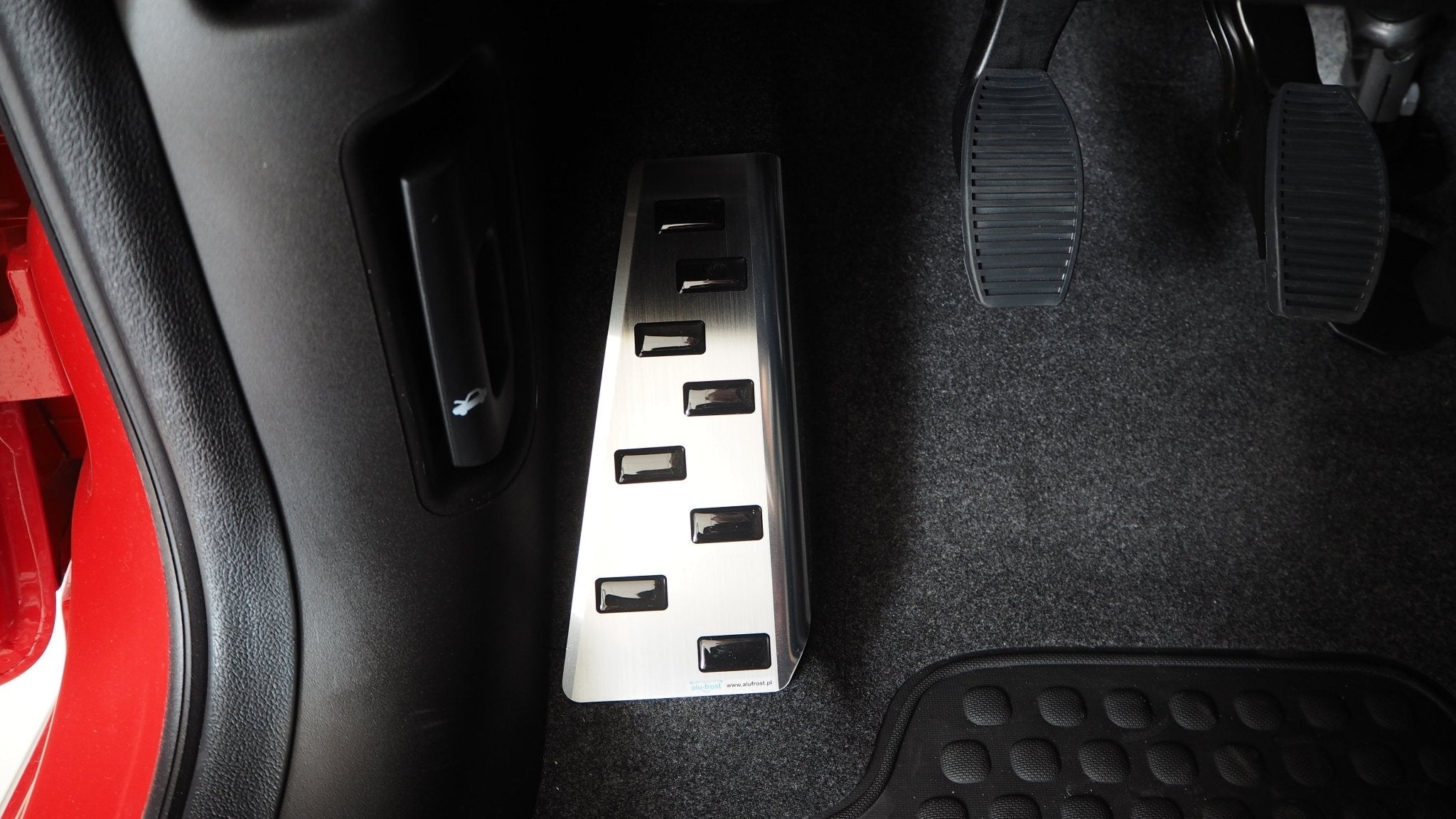 Fodstøtte venstre stål/sort polyurethan Fiat Panda III 2012+ - Carlevel - 