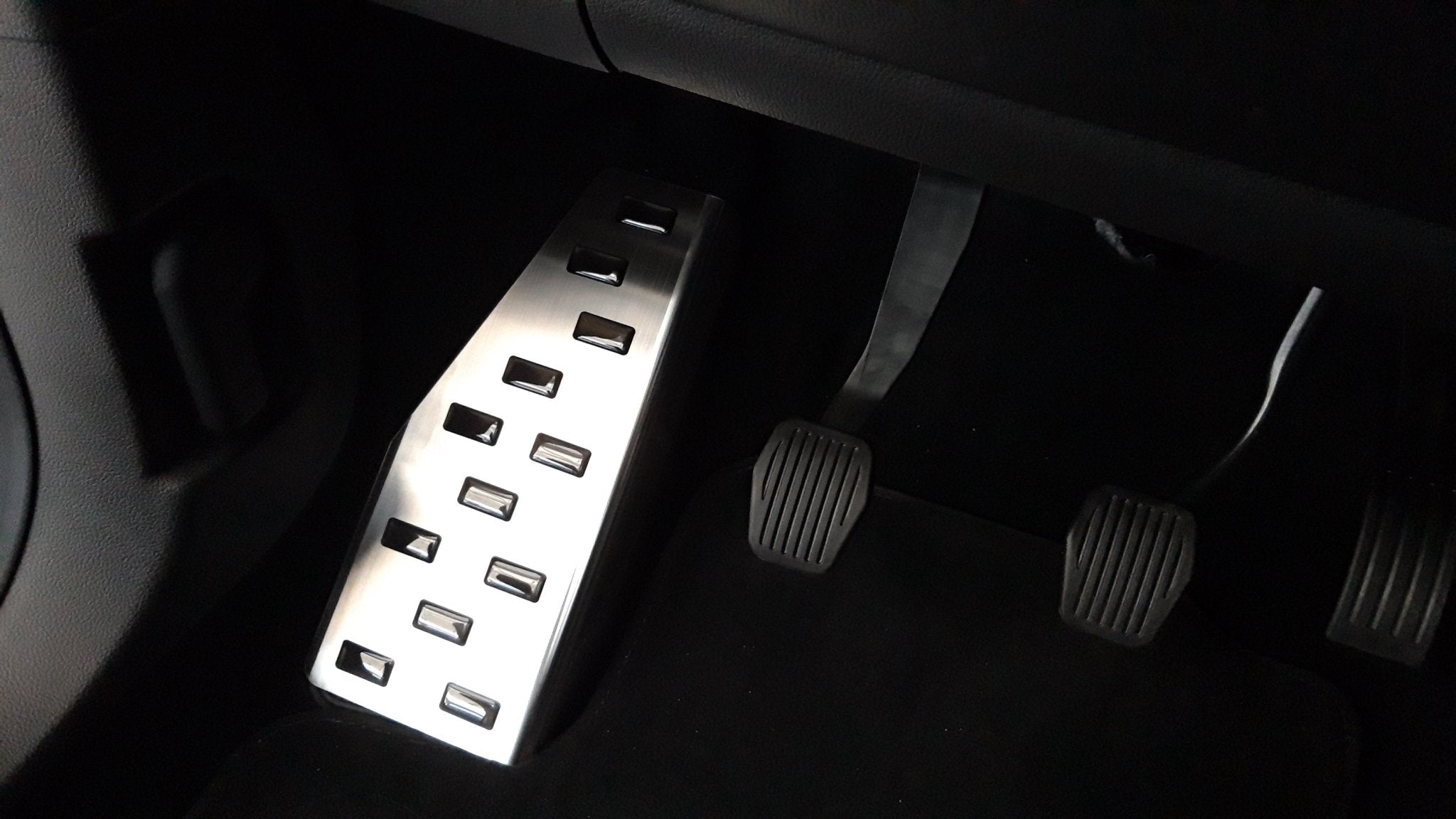 Fodstøtte venstre stål/sort polyurethan Ford Kuga/C - Max 2008–2019 - Carlevel - 