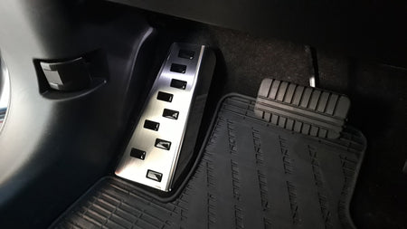 Fodstøtte venstre stål/sort polyurethan Mitsubishi Outlander III 2012–2021 - Carlevel - 