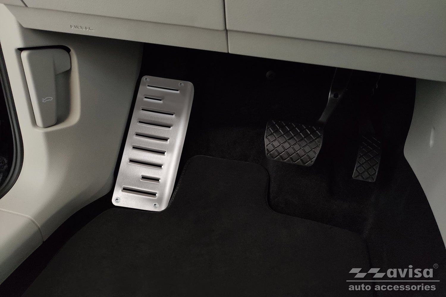 Fotstöd Volkswagen Tiguan II 2015–2020, facelift 2020+ m.fl. – Silver satin | AVISA - Carlevel AB - Fotstöd