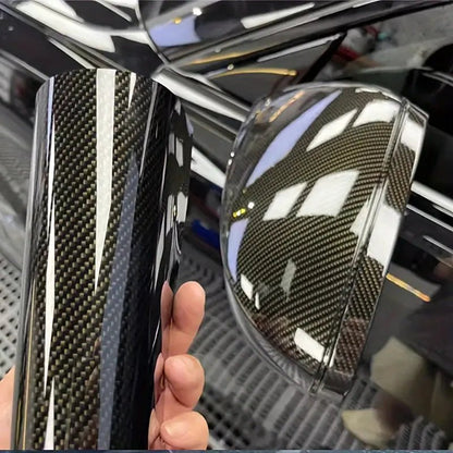 Carbon fiber vinyl wrap - Holdbar PET film til bil- og motorcykelstyling - produktbillede forfra | Carlevel