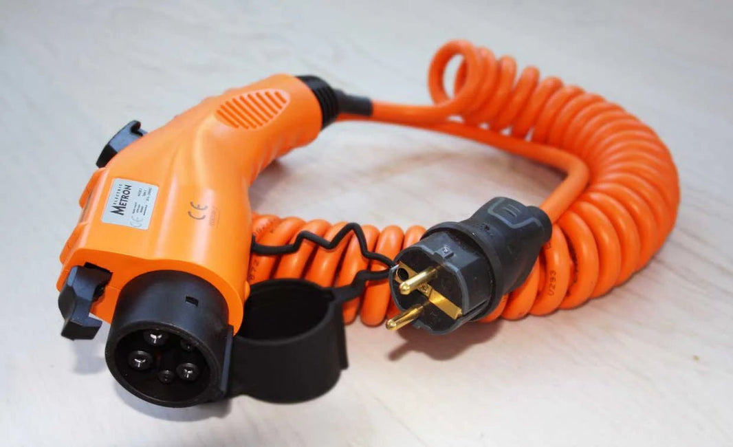 Ladekabel Mode 2 Type 1 6-16A spiral Evconnect - bærbar EV-oplader 230V Schuko - produktbillede forfra | Evconnect