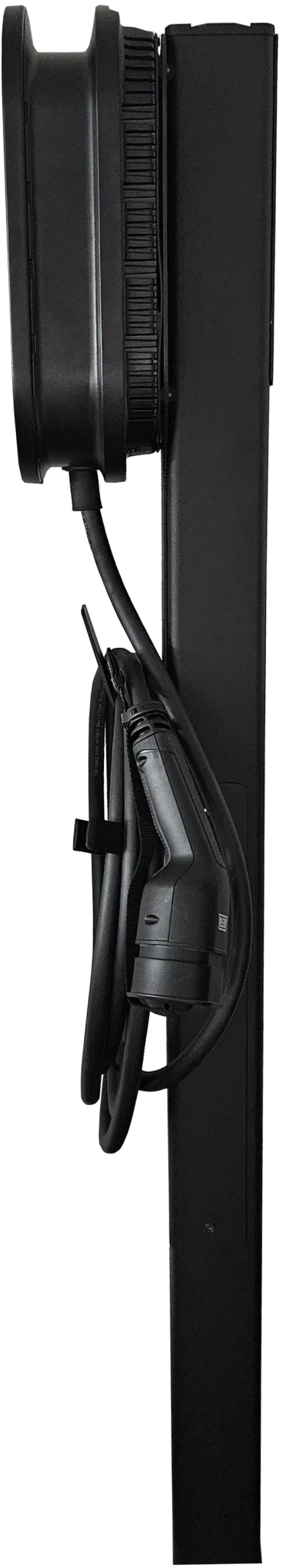 Laddstolpe S-Line Base till DEFA Power – 1-väg – Svart – Kabelhängare – i användning | S-Line