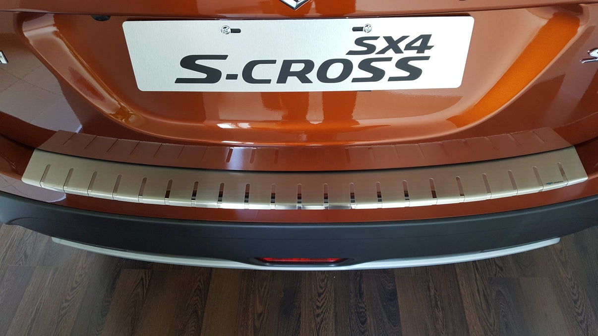 Lastskydd till Suzuki SX4 S-Cross 2013–2021 – Rostfritt stål - Carlevel AB - Fordon och delar > Fordonsdelar > Karossdelar > Stötfångare