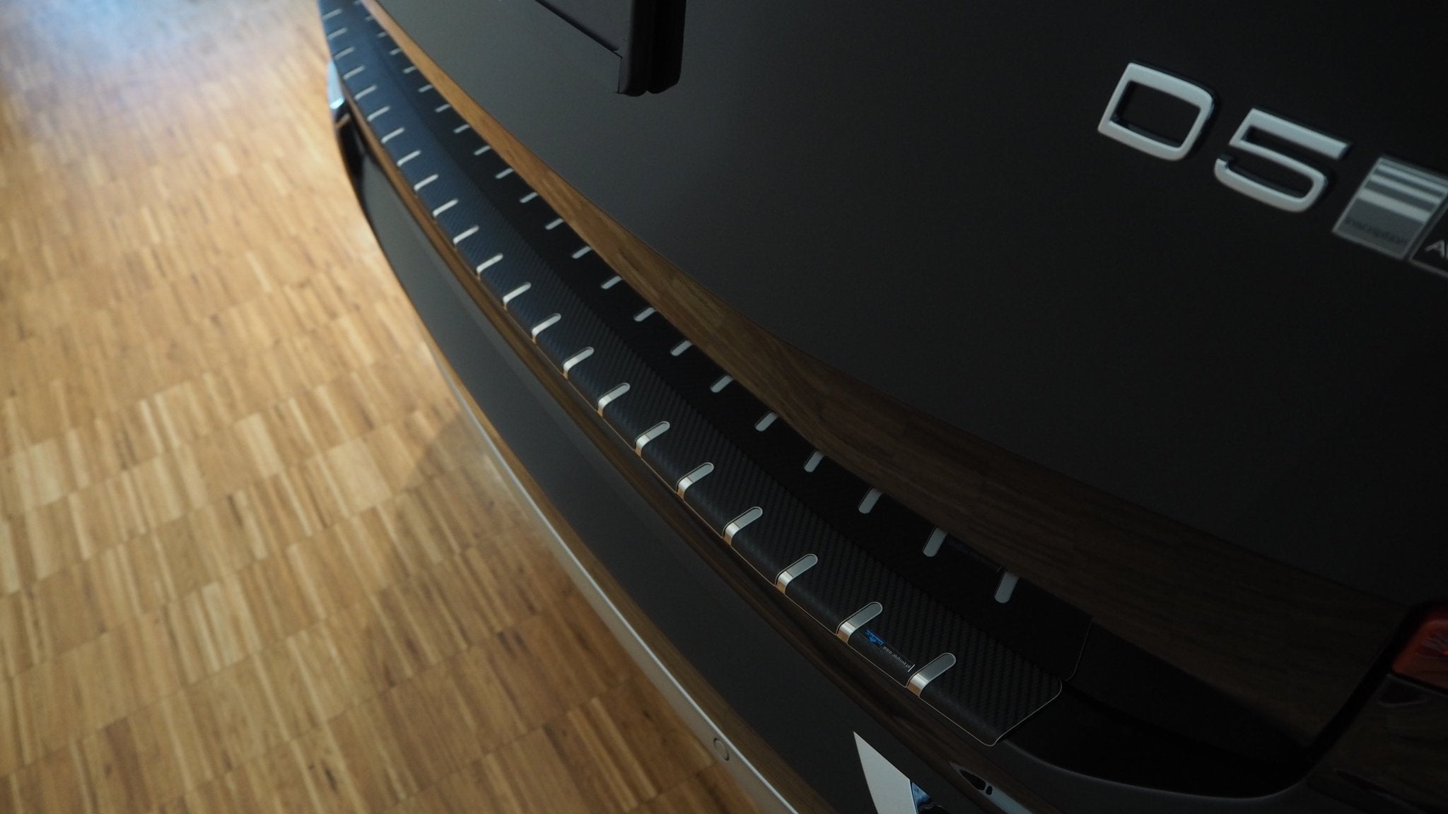 Cargo cover til Volvo XC90 2015+ - stål i kulfiberlook - nærbilleder | Alu-Frost