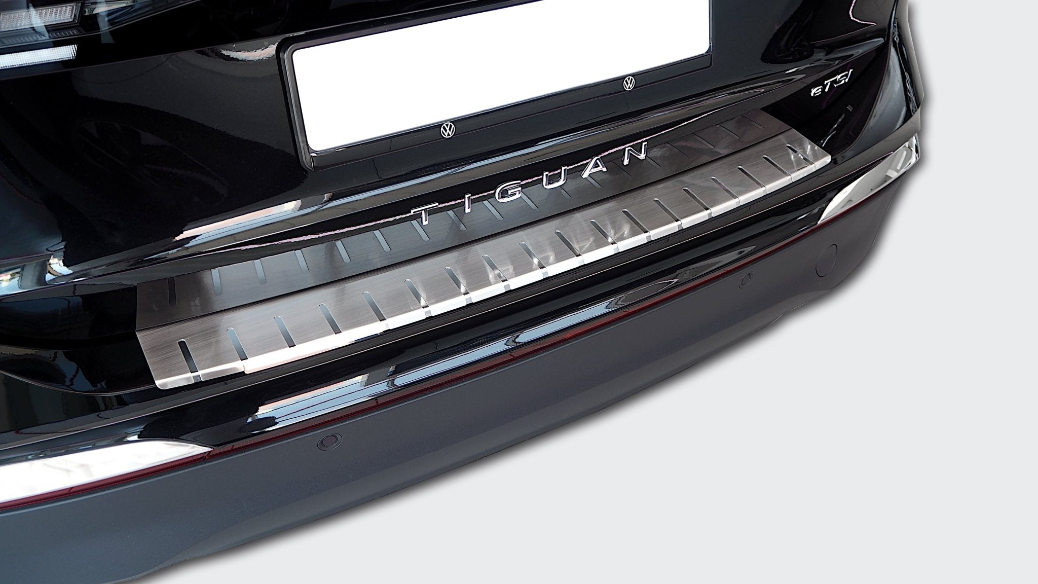 Cargo Cover til VW Tiguan 2024-2025 - Rustfrit stål | Alu-Frost – produktvisning fra side | Alu-Frost