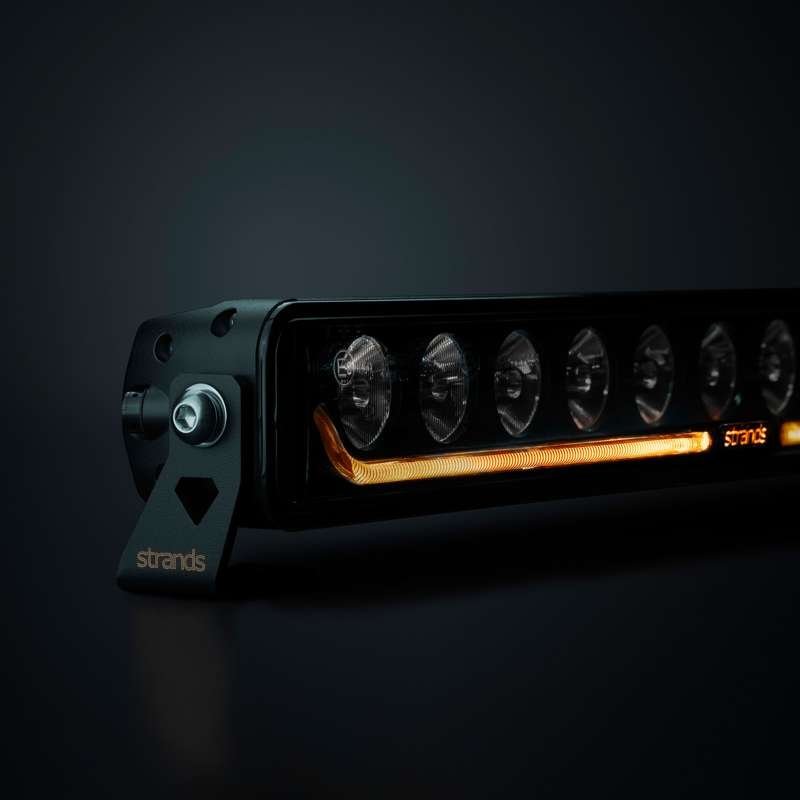LED-rampe Strands Dark Knight Identity 20" 11000 lm - produktbillede forfra | Strands Lighting Division