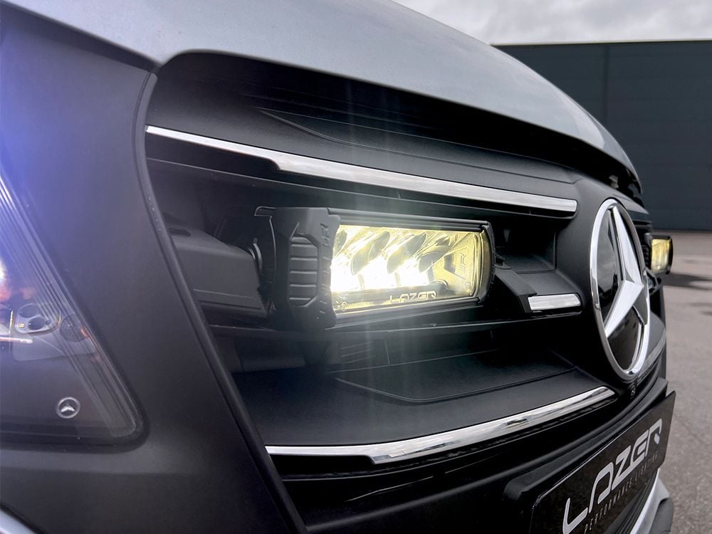 billede, der viser brugen af Led Ramp Kit Triple – R 750 Elite Mercedes Vito 2024+, Lazer – Lazer