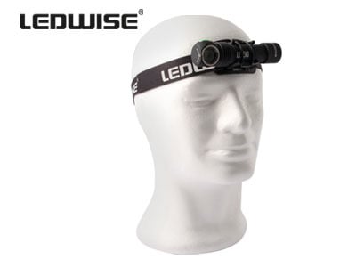billede, der viser brugen af Ledwise Legend lommelygte Kold – Hvid – LEDWISE