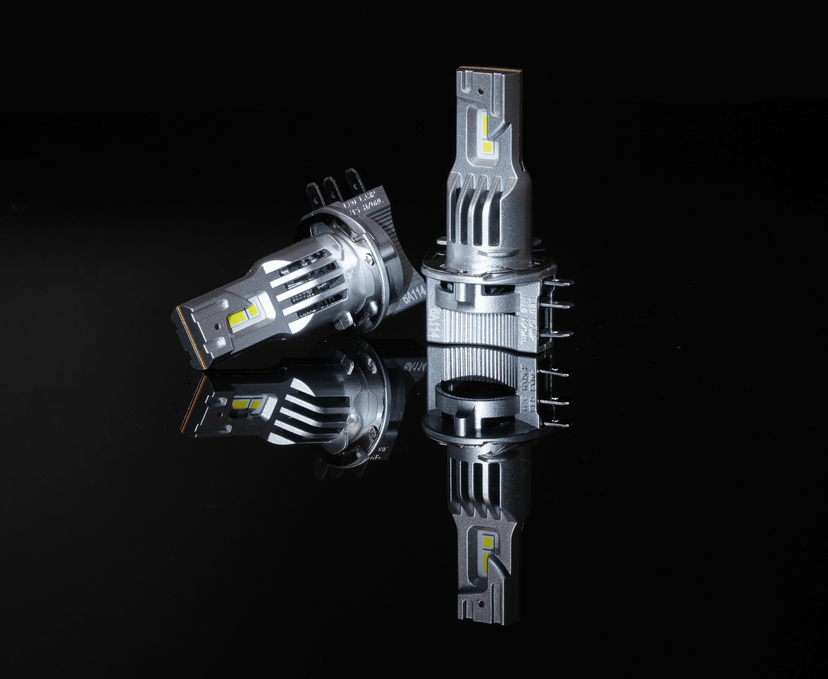 LED-lampe H15 Skywarp – 4500 lm (High Beam) / 2100 lm (DRL) – 45W (High Beam) / 20 W (DRL) – LUXTAR – produkt set fra siden