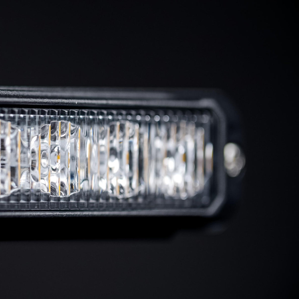 OptiFlux – Advarselslys – Amber 6 LED – 2026-10-30 00:00:00 – IP67, IP69K – LUXTAR – emballage og indhold | LUXTAR