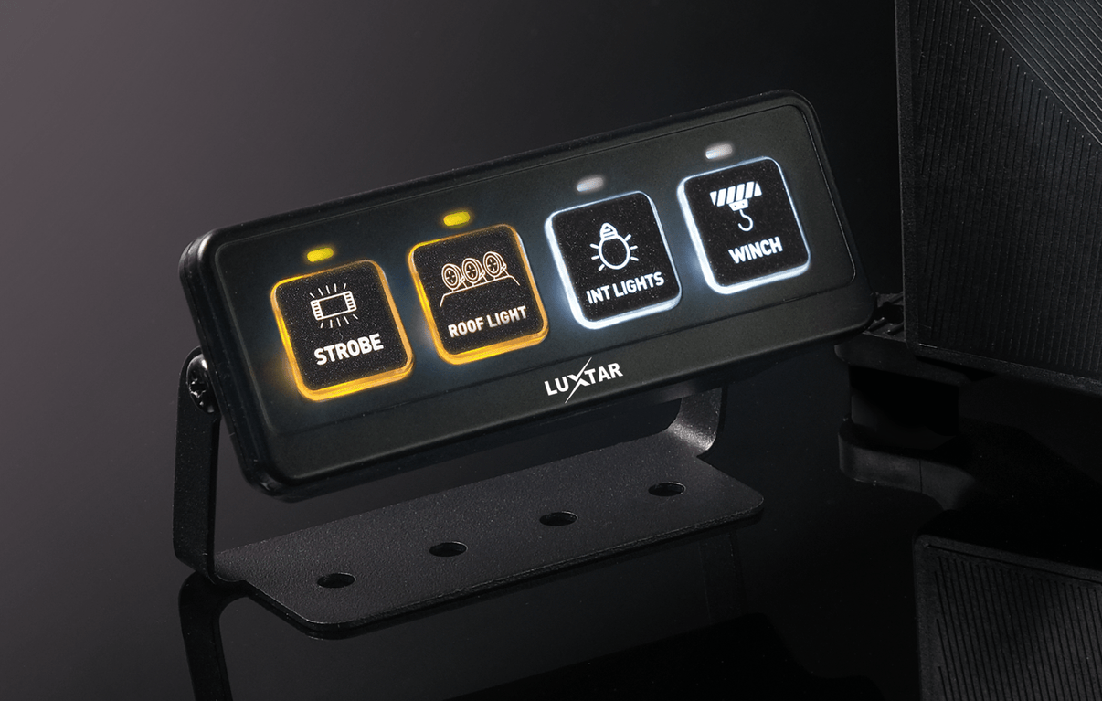 Switch Panel – 4 Channel – 12-24V DC – 2026-12-24 00:00:00 – LUXTAR – förpackning och innehåll | LUXTAR