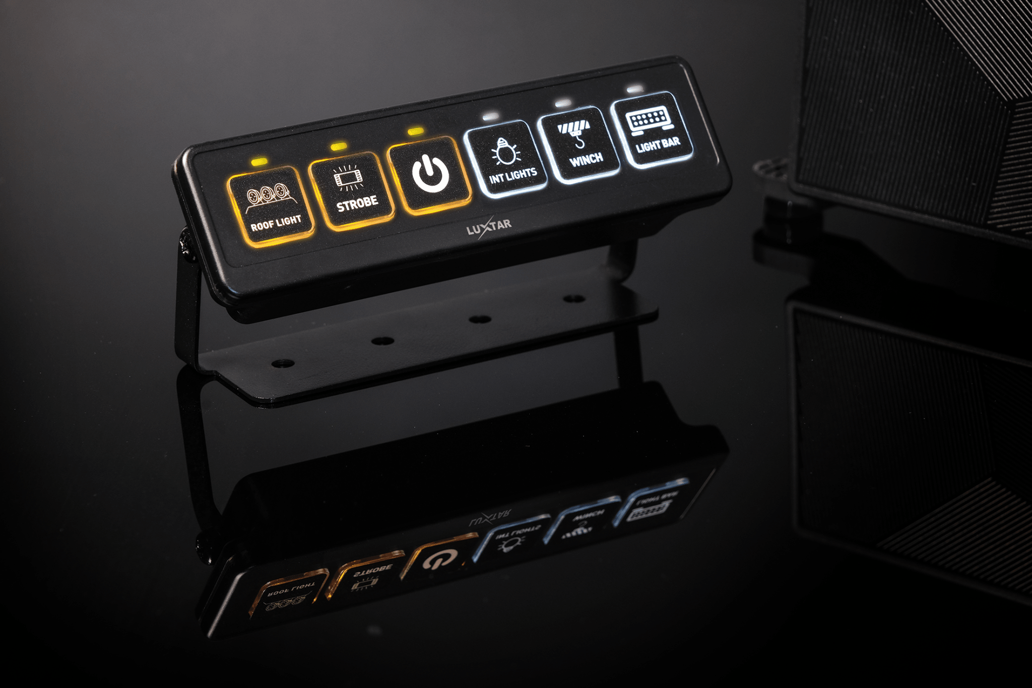 Switch Panel – 6 Channel – 12-24V DC – 2026-12-24 00:00:00 – LUXTAR – i användning | LUXTAR