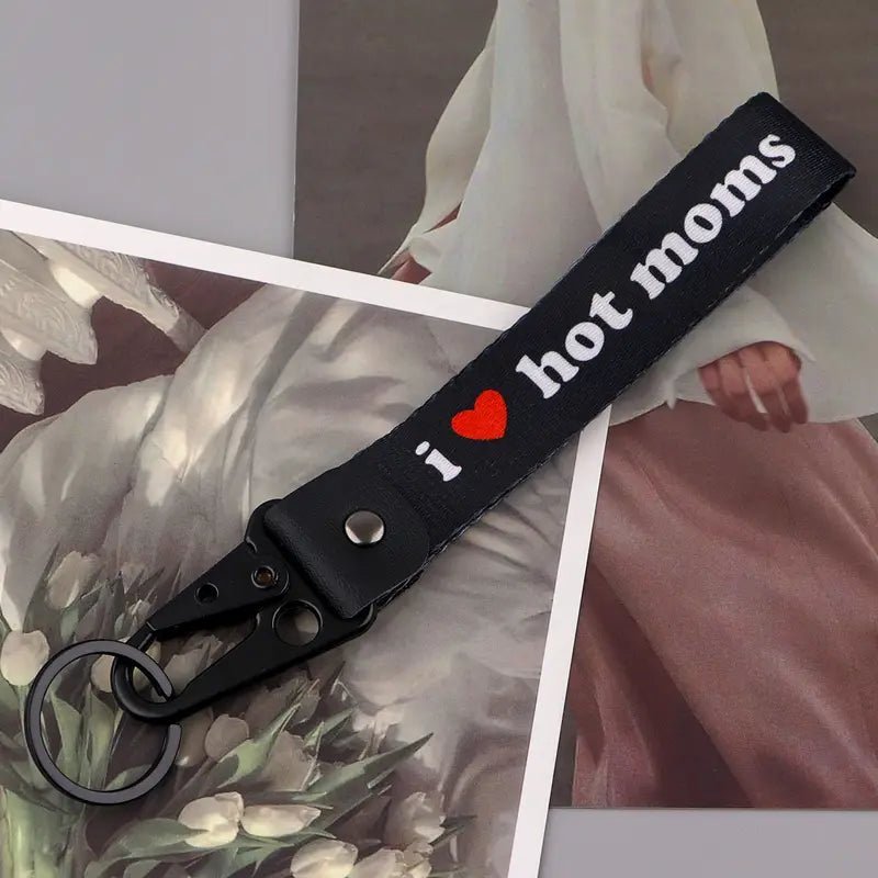 I Love Hot Moms nøglering - broderet til bilejere - Nærbilleder | Carlevel