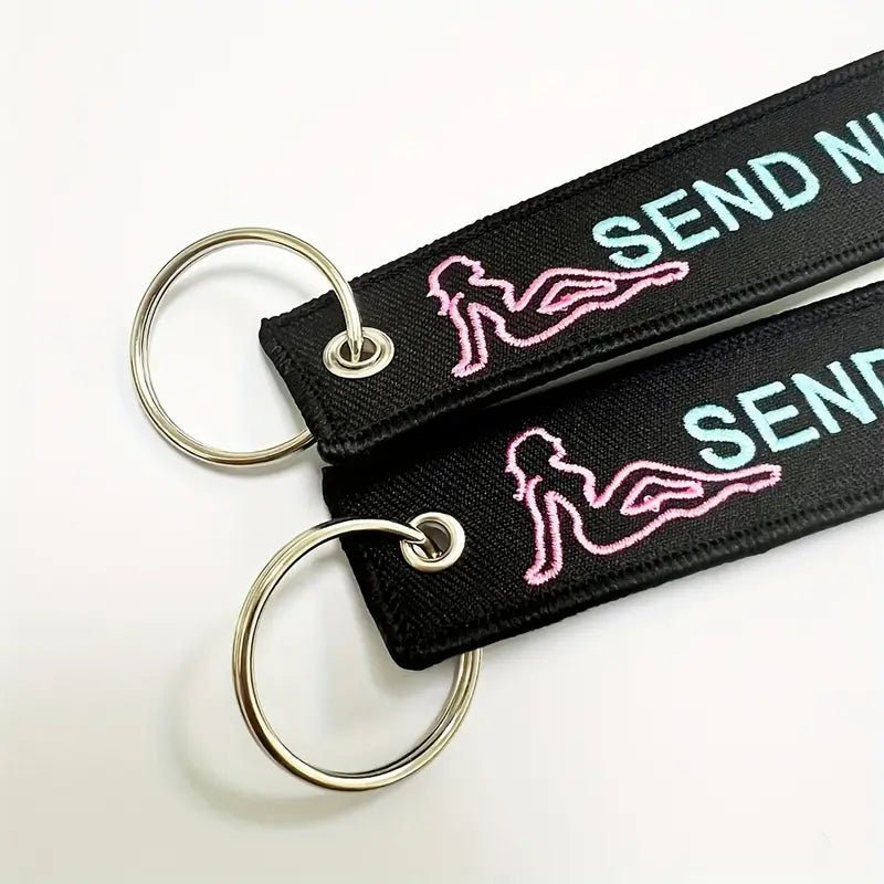 Keychain Send Nudes - Stilfuld bilnøglering med unikt design og funktion - nærbillede detaljer | Carlevel