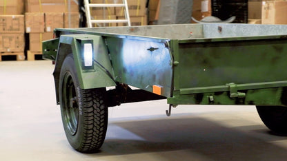 produktbillede forfra, der viser Trailerpakke 250 – 340 cm (belastningslængde) – Plug – n – Play – LEA