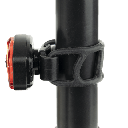 Smarter Bullit Cykellygte B200 RØD - 50lm - produkt set fra siden | SMARTERE