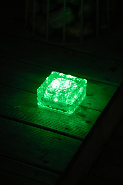 billede, der viser brugen af The Cube solcellelampe – Xenon King