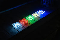 produktbillede forfra, der viser The Cube solcellelampe – Xenon-kongen
