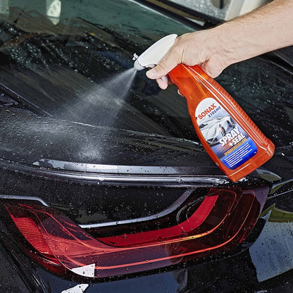 Lackförsegling SONAX Xtreme Spray + Seal 750ml – snabb vaxning för glans – närbild detaljer | SONAX