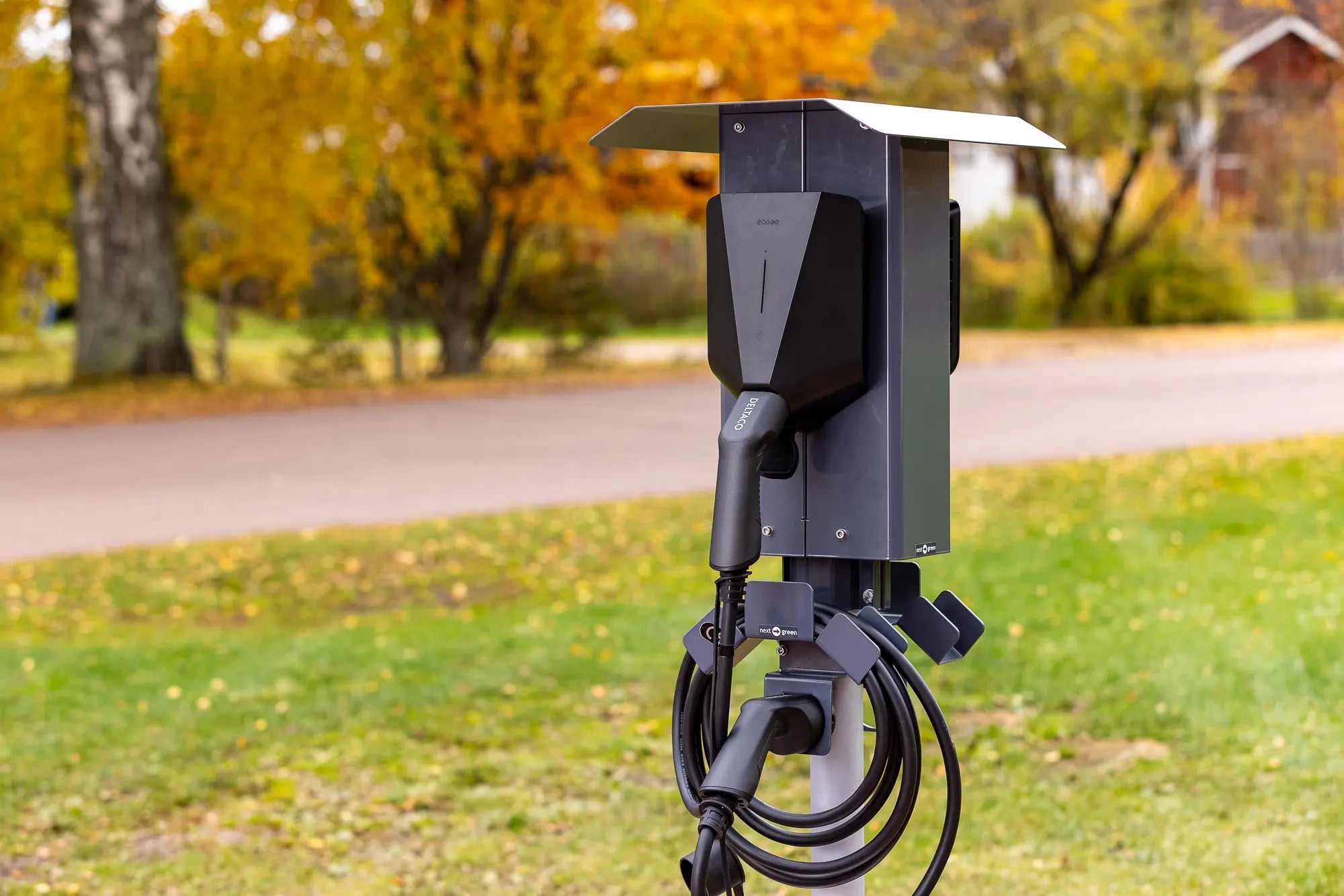 Stangmontering 205D2 dobbelt til Easee - 60mm rør - Fordelingsklemme 2x5G 25mm² - Næste Grøn - nærbillede detaljer | Næste Grøn