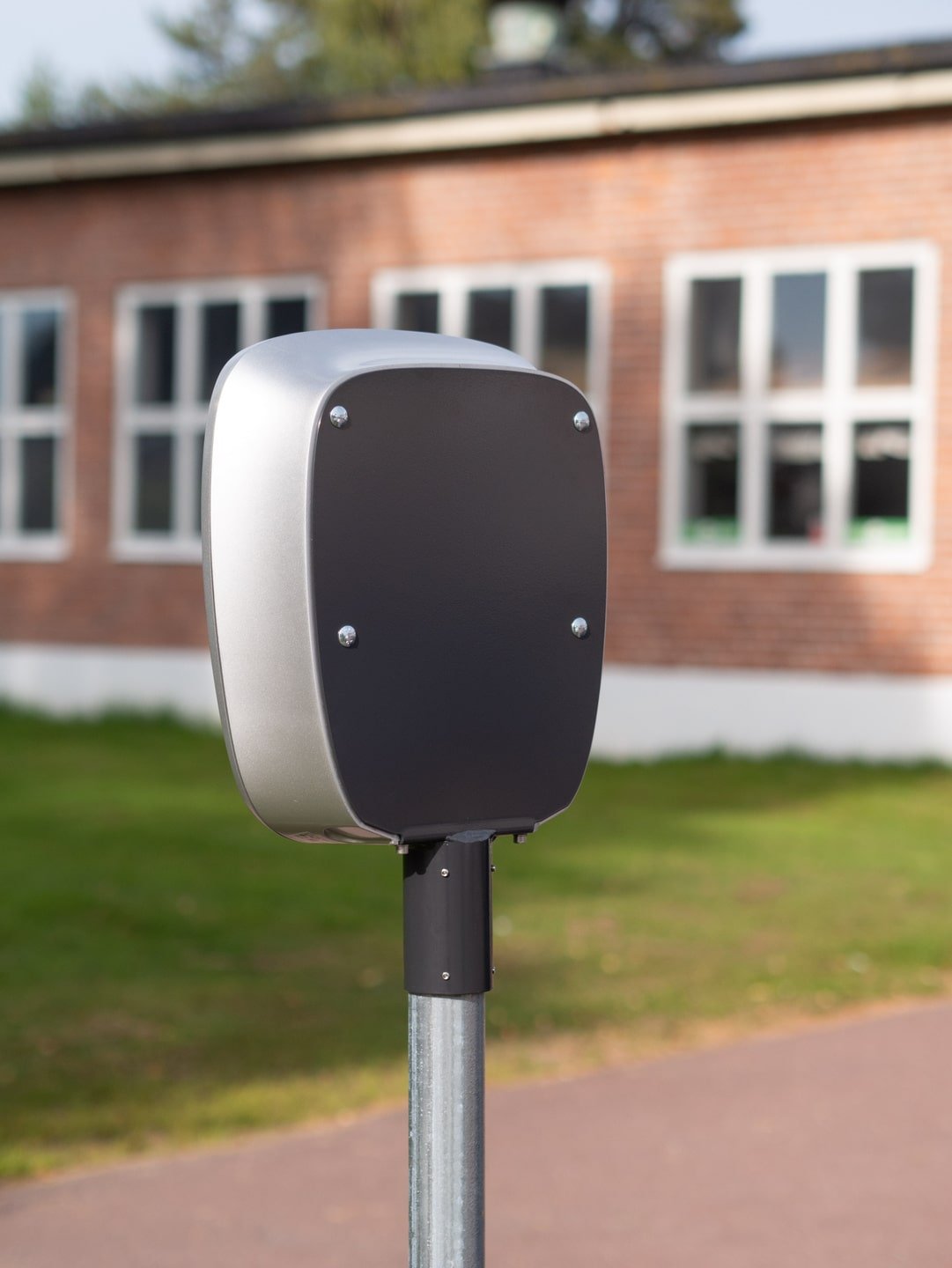 Pole Mount Next Green Poleplate 330 - 60 mm Pole - Opladningsforstærkere Aura - Produkt set fra siden | Næste Grøn