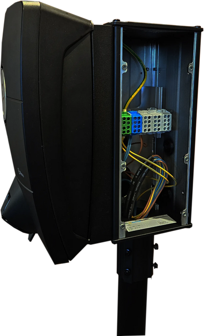 Stangmontering 60 mm 2-vejs S-Line UNI BAS IP44 IK10 - til Easee DEFA Zaptec Pro - i brug | S-Line