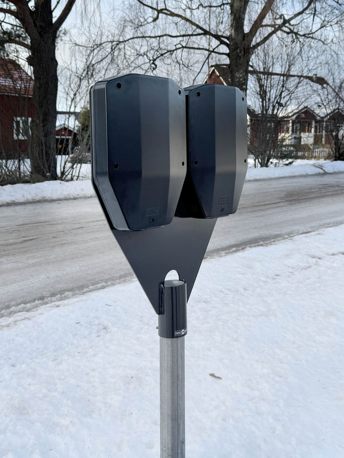 Stangmontering Next Green Poleplate 470 E - 60mm stang - op til 4 ladebokse - nærbillede detaljer | Næste Grøn