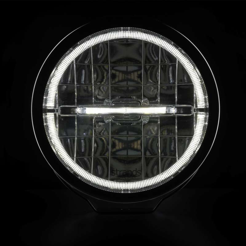 Strands Ambassador 9" LED Ekstra lys - 4040 lm Extended Beam - produkt set fra siden | Strands Lighting Division