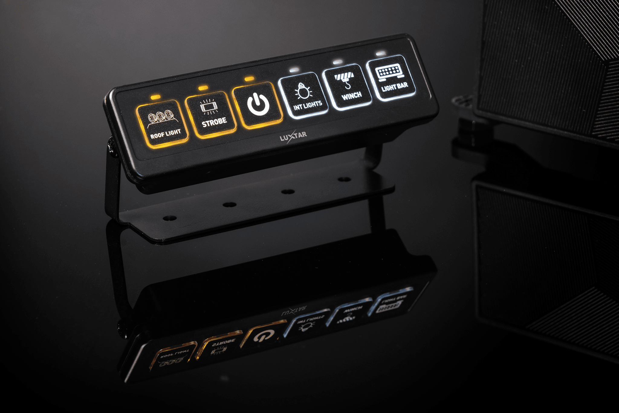 Switch Panel – 6 Channel – 12-24V DC – 2026-12-24 00:00:00 – LUXTAR – i brug | LUXTAR